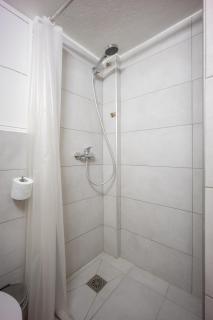 Acropolis Delux 1st FLR Aprt up 4 guests by LODGESPOT - 2