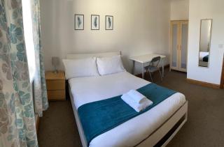 The Anglesea - 8 Bedroom with Parking - 4