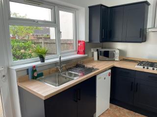 The Anglesea - 8 Bedroom with Parking - 3