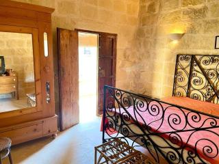 Unique Farmhouse-4 double bedroom, quiet w/views - San Katald - 8