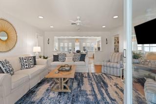 East Beach Courtyard - 4210 Seventh Street - 6