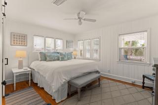 East Beach Courtyard - 4210 Seventh Street - 3