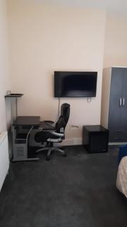 Lovely Bedroom with shared kitchen & bathroom Free parking - 4