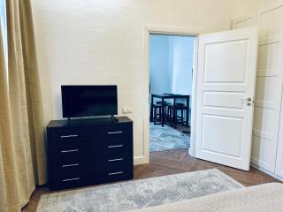 Elegant Central park Apartment - 2