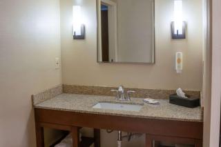 Comfort Inn & Suites - Erie - 1