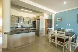 Saints View Resort Unit 26 - Uvongo Beach - 4