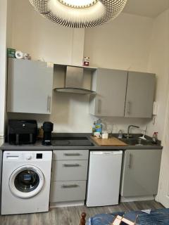 Ground Floor Entire Studio Flat - Slough - 4