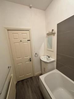 Ground Floor Entire Studio Flat - Slough - 1
