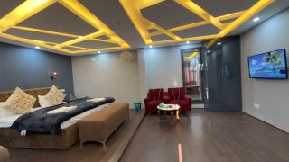 Farmhouse - A Luxury Living - 5