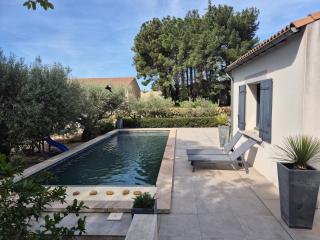 Villa avec piscine dans un domaine viticole - Domazan - 0
