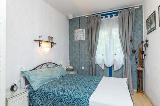 Cozy Home with Private Garden - Happy Rentals - 5