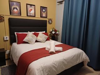 **Oakway Guest Suite**Own Private Separate 1 bedroom,Kitchen, Shower - 4