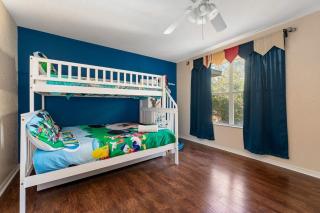 Family townhome w pool slide & lazy river - 7