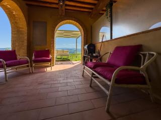 Prestigious Home - Pool, Gazebo, and Stellar Views - Mazzolla - 6