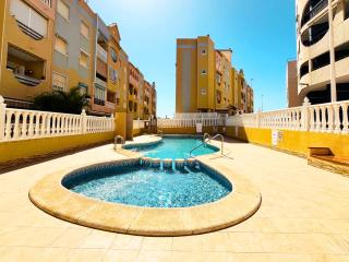 Yellow Apartment-La Mata -2 min to beach, private garage - La Mata - 0