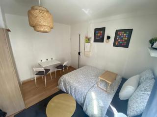 Cozy Projector Home, 6 Min to Metro - Aubervilliers - 7