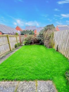 Luxury 3 Bedroom House With FREE Parking - 4