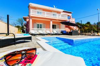Family Friendly Pool House Ana - Happy Rentals - Bibinje - 9
