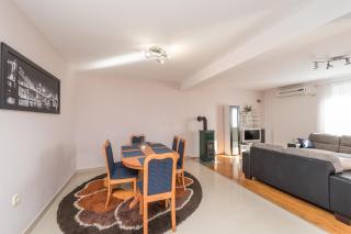 Family Friendly Pool House Ana - Happy Rentals - Bibinje - 4