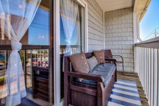 Kraken's Den * Oceanview * Steps to ocean * Pool - Carolina Beach - 9