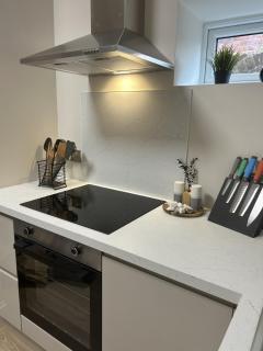 Treetop View Cosy Getaway in Eastbourne, Free Parking, Short and Long stays, - 6