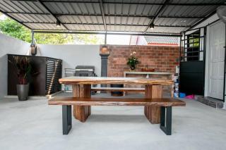 AFNA Wood House Private Pool Islamic Homestay - Kuantan - 2