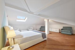 Attic in Como Center + Parking - 4