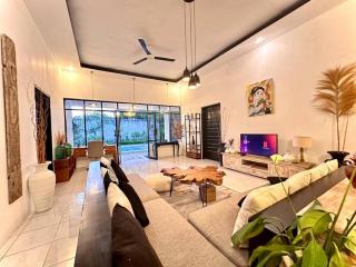 2 BR Villa Rhapsody - 5 Mins to Seminyak/Umalas - 4