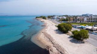 Sun & Waves Beachfront Suite - Lampi - 6