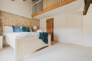 Newmarket Gem 5-Bedroom Home with Game Room and Cozy Spaces - 1