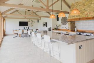 Newmarket Gem 5-Bedroom Home with Game Room and Cozy Spaces - 8