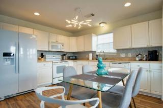 Seabreeze Sueños ※ Surfside Abode a Walk to Beach - Surfside Beach - 9