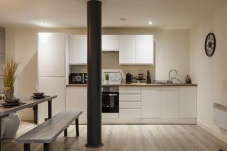 Beautiful 2 Bed With Balcony - Bradford - 5
