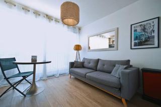 Appartement au calme rénové & climatisé en Plein centre du port - 2