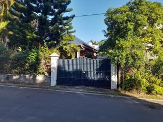 Private Wood-Clad Villa Surrounded by Trees, Steps from the Sea - Flic-en-Flac - 0