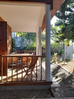 Private Wood-Clad Villa Surrounded by Trees, Steps from the Sea - Flic-en-Flac - 4
