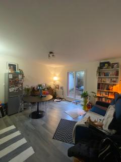 Charmant appartement 1 pièce principale avec terrasse privée proche de toutes commodités - Fontenay-sous-Bois - 0