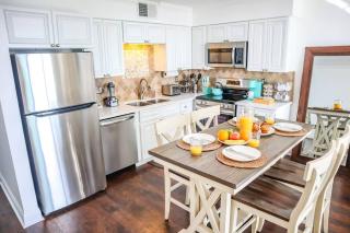 Oceanfront 1 Bedroom, Outdoor Pool w/Private Beach Access - Orange Beach - 3