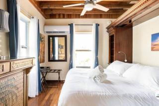 Komffy Waterfront Studio w/King Bed & Free Parking - 2