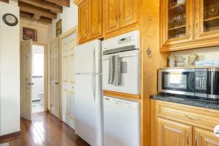 Komffy Waterfront Studio w/King Bed & Free Parking - 3