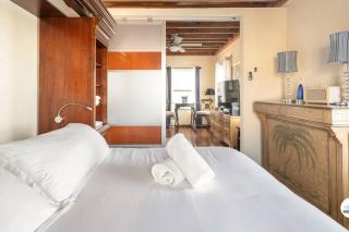 Komffy Waterfront Studio w/King Bed & Free Parking - 1