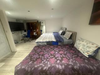 North Avenue Guest House Ltd, Heathrow Airport-Free Parking - Hayes - 1