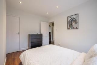 Sleek 2B/1B Retreat in Lindley, Huddersfield - Lindley - 7