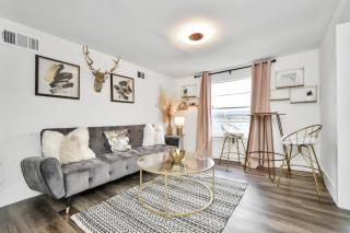 Golden Luxe Getaway "EaDo HTX" - Houston - 9