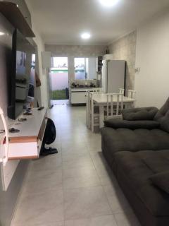 Casa em Atlântida Sul, com 2 quartos e 2 banheiros, com ar condicionado. - Xangri-lá - 2
