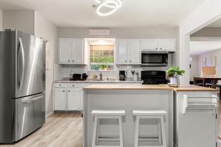 Cozy 3 bedroom with HOT TUB 2 min away from lackland - San Antonio - 6