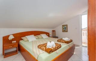 Amazing Apartment In Banjol With Wifi - Banjol - 6