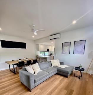 Stunning Lakeside Villa in River Front Resort with Pool - Moama - 7