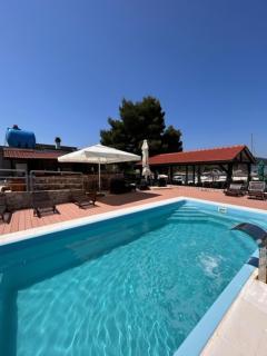 Beach house SOFIA - resort & tavern BAIN, free transport, pool, Island of Žut - Kornati - Pristanišće - 3