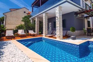 Haus In Stanići Mit Grünem Garten - Omiš - 1